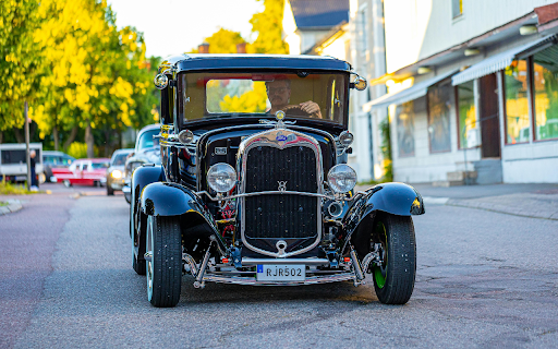 A Black Vintage Car on Road screenshot 1