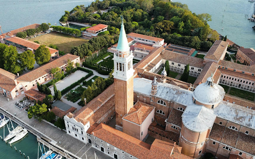 Ancient castle on the island screenshot 1