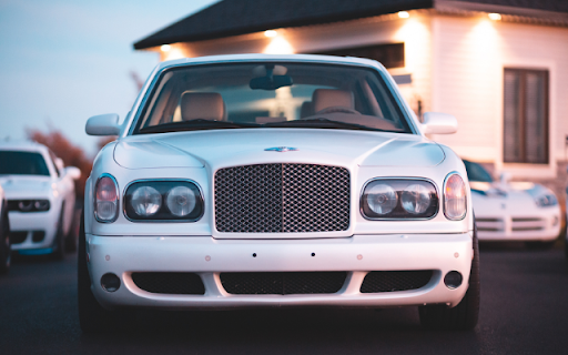Bentley Arnage: A Symphony of British Luxury and Power screenshot 1