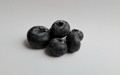 Big, juicy blueberries screenshot 1