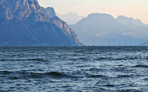 Big lakes and high mountains screenshot 1