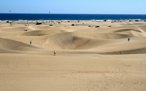 Blue sea and white sand screenshot 1