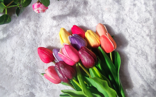 Bright plastic flowers screenshot 1