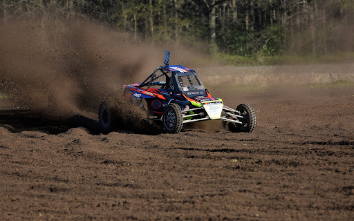 Cars plow the soil screenshot 1