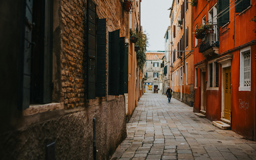 Charming Venetian Street Scene with Bridge screenshot 1