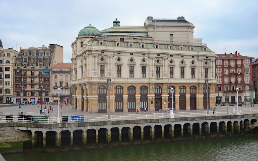 City by the river screenshot 1