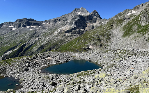 Clear puddle on rocky mountain screenshot 1
