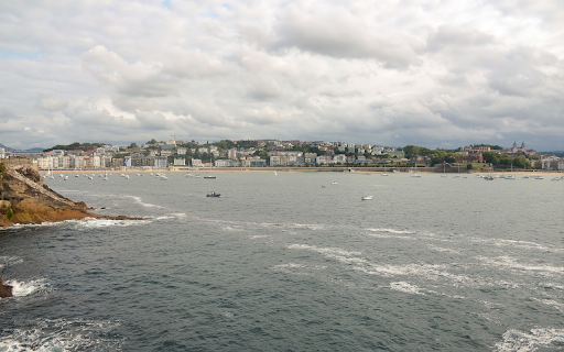 Coastal city screenshot 1