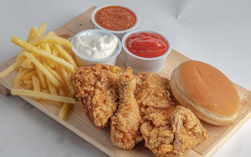Crispy Chicken, Fries, Burgers & Sauces on a Tray screenshot 1