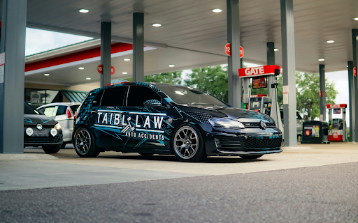 Custom Volkswagen Car at Gas Station screenshot 1