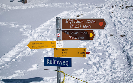 Directional Signages on Snowy Rigi Kulm Trail screenshot 1