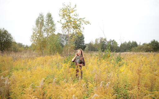 Dry trees and desert screenshot 1