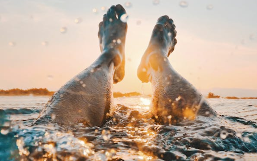 Feet in water screenshot 1