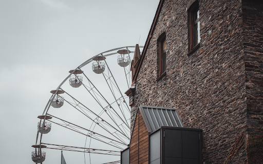 Ferris Wheel Behind the Brick House screenshot 1
