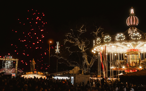 Festive Night at a Christmas Market with Illuminated Carousel screenshot 1