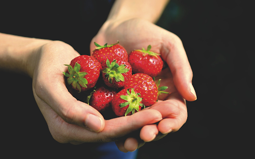 First strawberries of the season screenshot 1