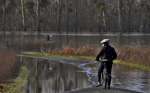 Flooded road screenshot 1