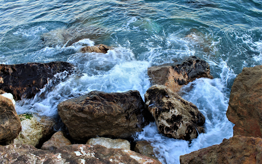 Foam splashed on the rocks screenshot 1