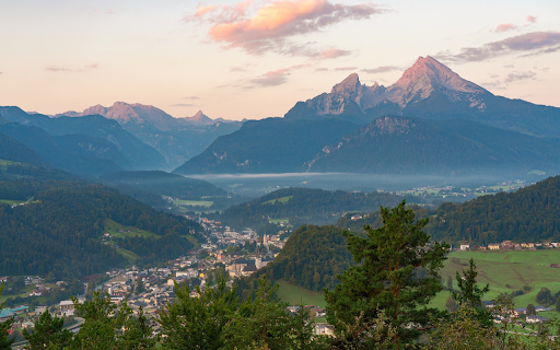 Foggy mountain town screenshot 1