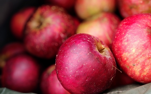 Fragrant red apples screenshot 1