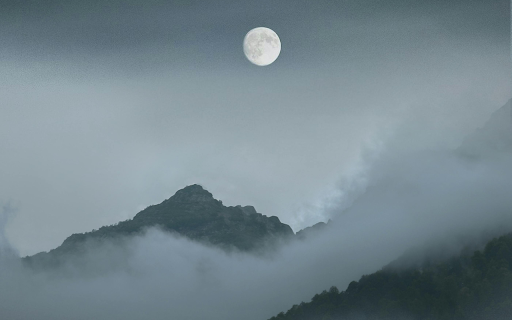 Full Moon over Foggy Mountains Covered With Clouds screenshot 1