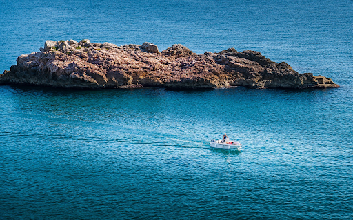 Giant rock on the island screenshot 1