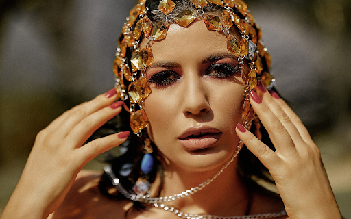 Girl and gemstone jewelry screenshot 1