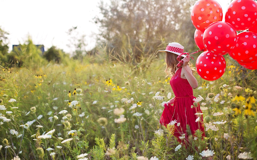 Girl and red balloons screenshot 1