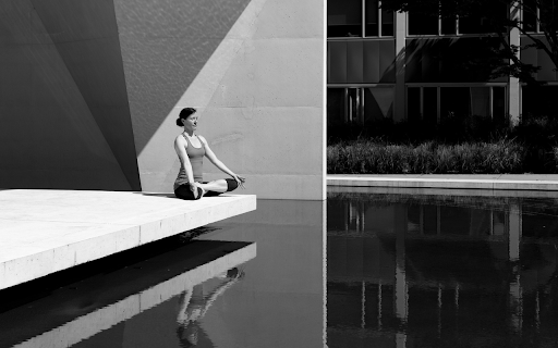 Girl meditating screenshot 1