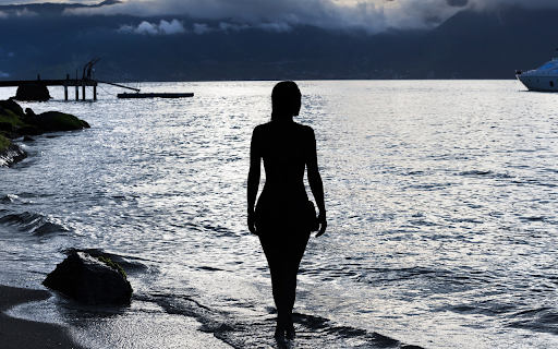 Girl swimming in the sea screenshot 1