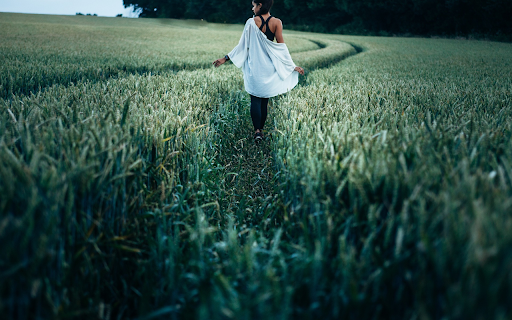 Girl walking on green field screenshot 1