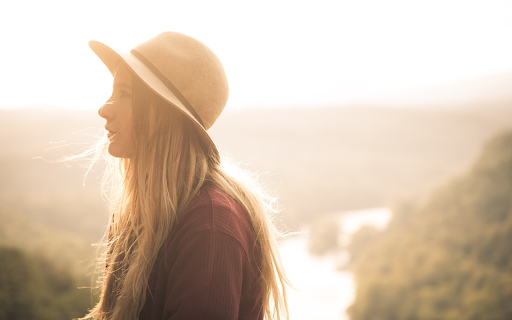 Girl wearing a hat screenshot 1