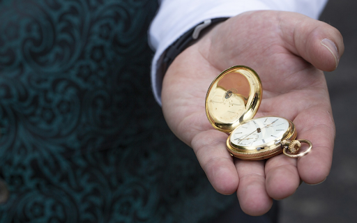 Gold watch screenshot 1