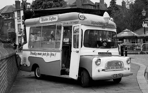 Grayscale Photo of an Ice Cream Truck in Rochester, England screenshot 1