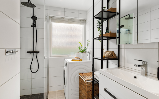 Green bathroom screenshot 1