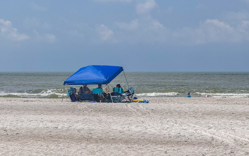 Green tent on the beach screenshot 1