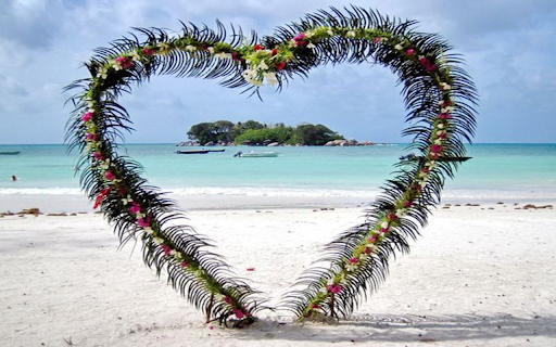 Heart shaped flower gate wallpaper screenshot 1