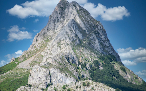 High mountains and blue clouds screenshot 1