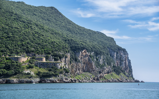 House on the mountain by the sea screenshot 1