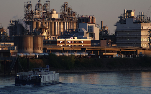Industrial Riverfront at Dusk screenshot 1