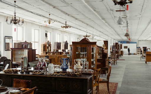 Landscape Photography of an Antique Shop screenshot 1