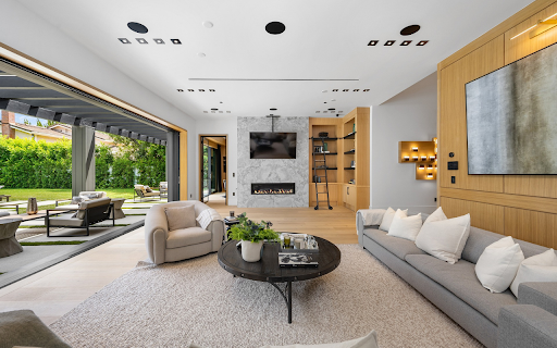 Large guest house screenshot 1