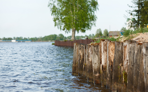 Large lake and sand mound screenshot 1