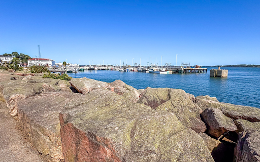 Large rocks beside the dike screenshot 1