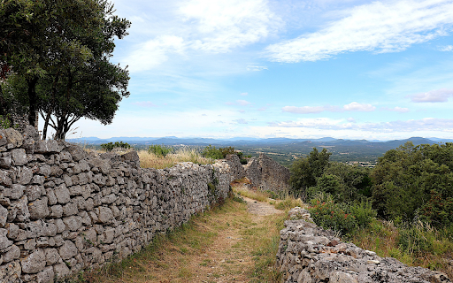Long stone wall screenshot 1