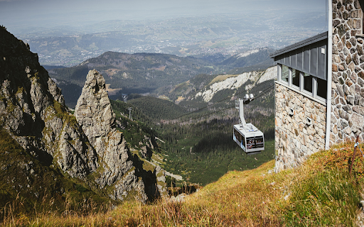 Mountains and cable cars screenshot 1