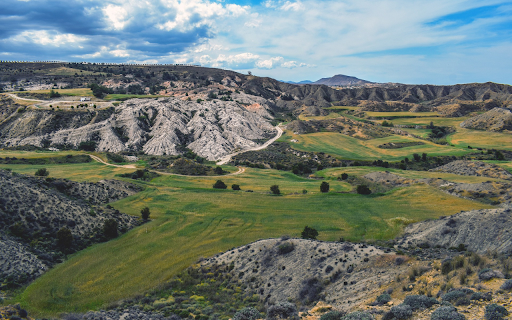 Mountains and green meadows screenshot 1