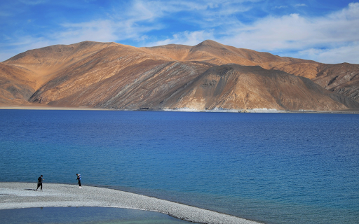 Natural mountains and lakes screenshot 1