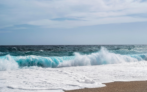 Ocean Surge at Shoreline screenshot 1