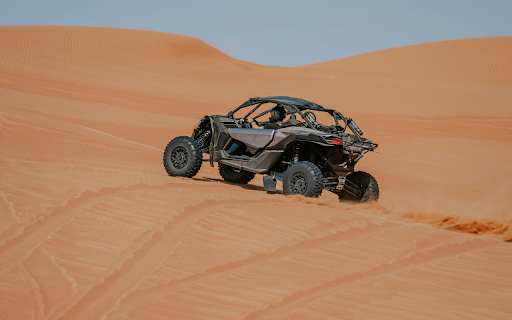 Offroad Car Driving on Sand Dunes in Desert screenshot 1